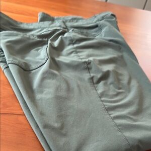 Mizzen + Main Performance Menswear Helmsman/Slim Pants